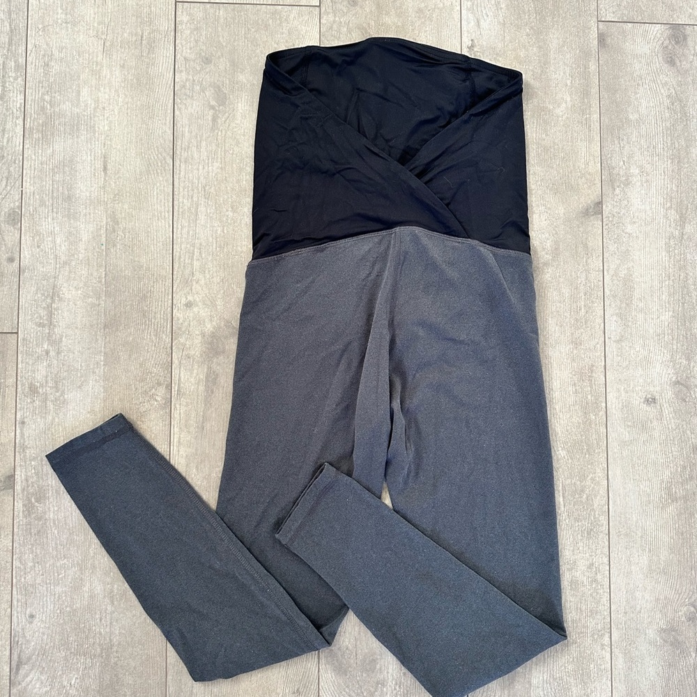 Isabel maternity athletic leggings 
Size xs - Picture 10 of 12